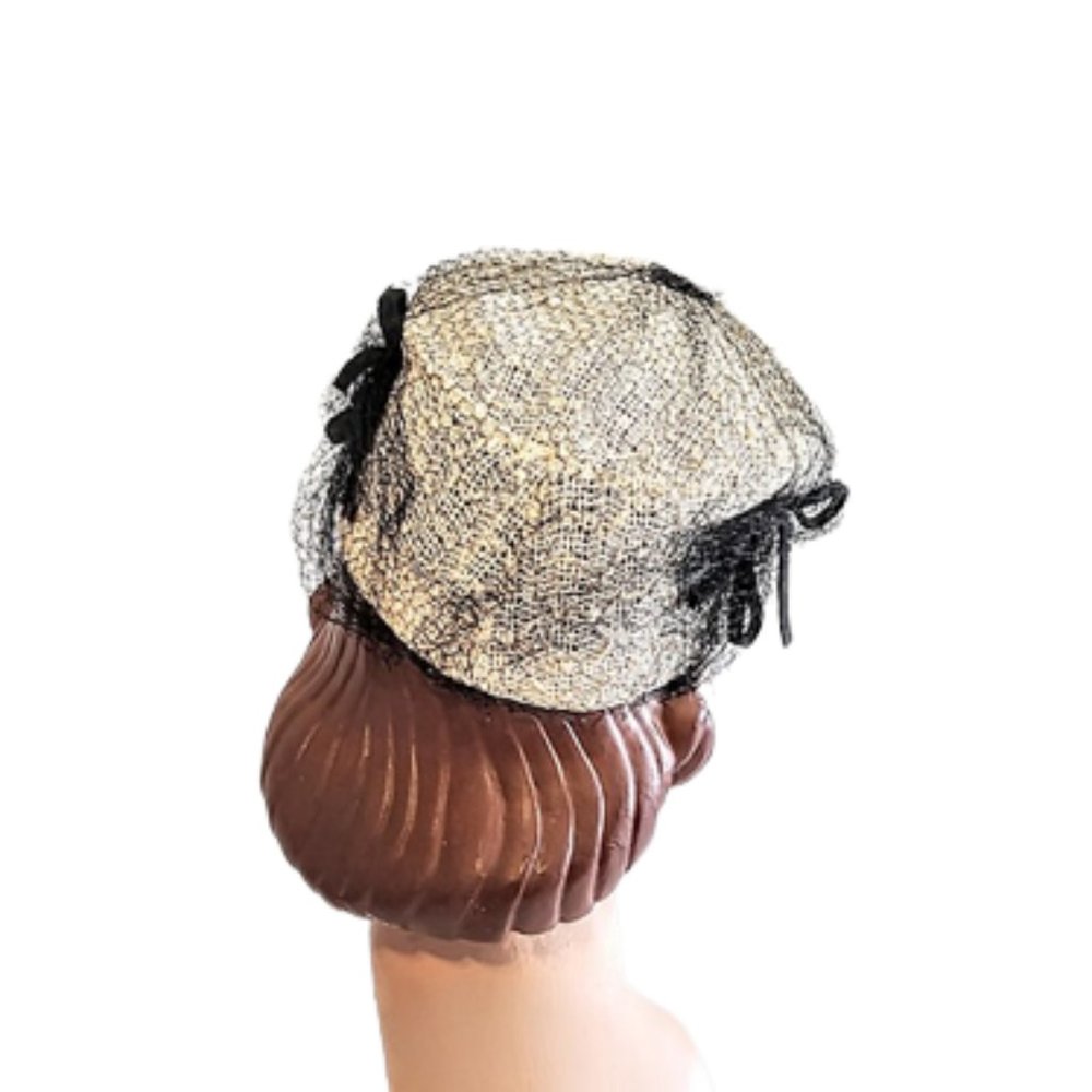 1940s True Vintage Small Off White Pillbox Style Hat With Black Veil And Bows - Picture 3 of 7
